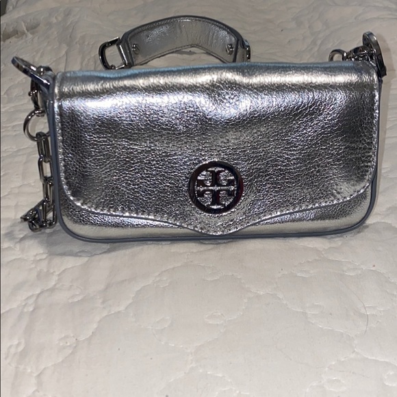 Tory Burch silver cross body - Picture 4 of 4